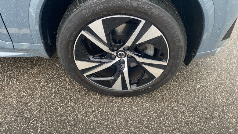 Volvo XC90 2.0 B5P [250] Plus Dark 5dr AWD Geartronic Petrol Estate